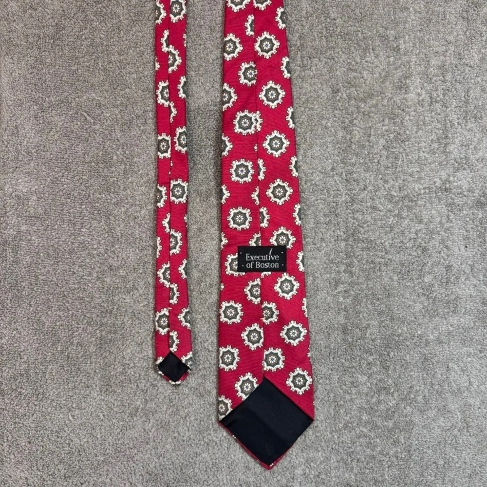 Executive of Boston Mens Red Medallion Geometric Silk Necktie Classic 58 Inch